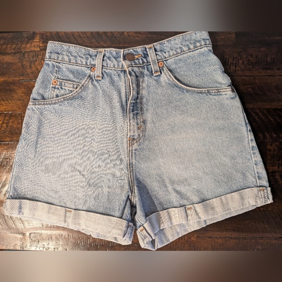 Vintage 90s High Waist Levi's Women's Blue Denim Shorts - Picture 2 of 6